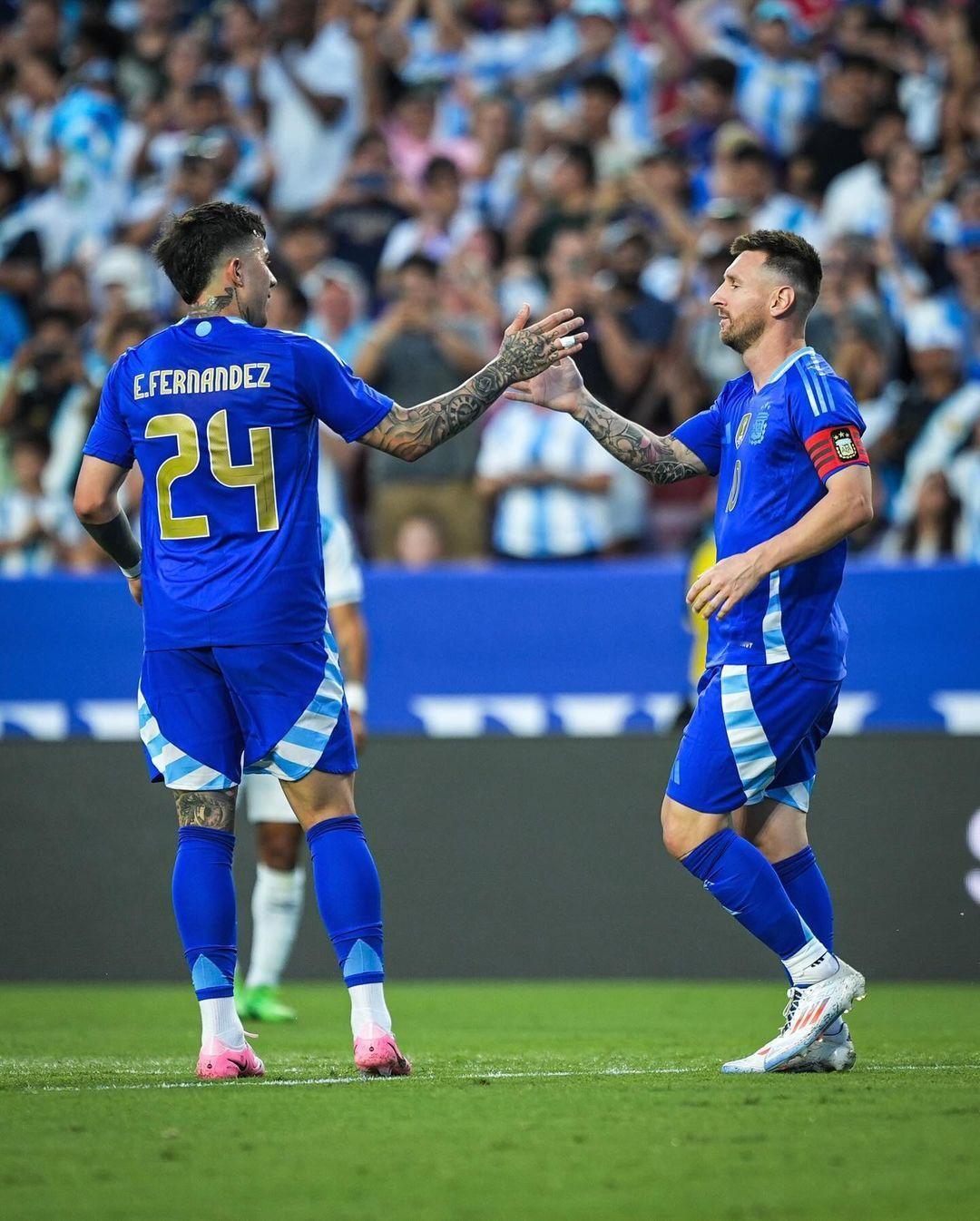 恩佐ins庆祝胜利：所有人都因同一个梦想而团结在一起，最美好的事情来了🤍  ​