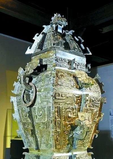 1952年，一名死刑犯在临死之前表示，自己私藏一件国宝级的文物，希望在交出后能免