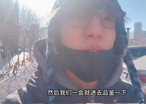 张泽禹哈尔滨打卡东北盒饭果然东北孩子最爱的还是家乡盒饭张泽禹吃得好满足氛围感绝了