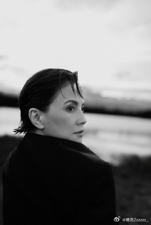 李心洁好优越的骨相 李心洁allblack造型轻松乘风简约全黑穿搭被她穿出高级感