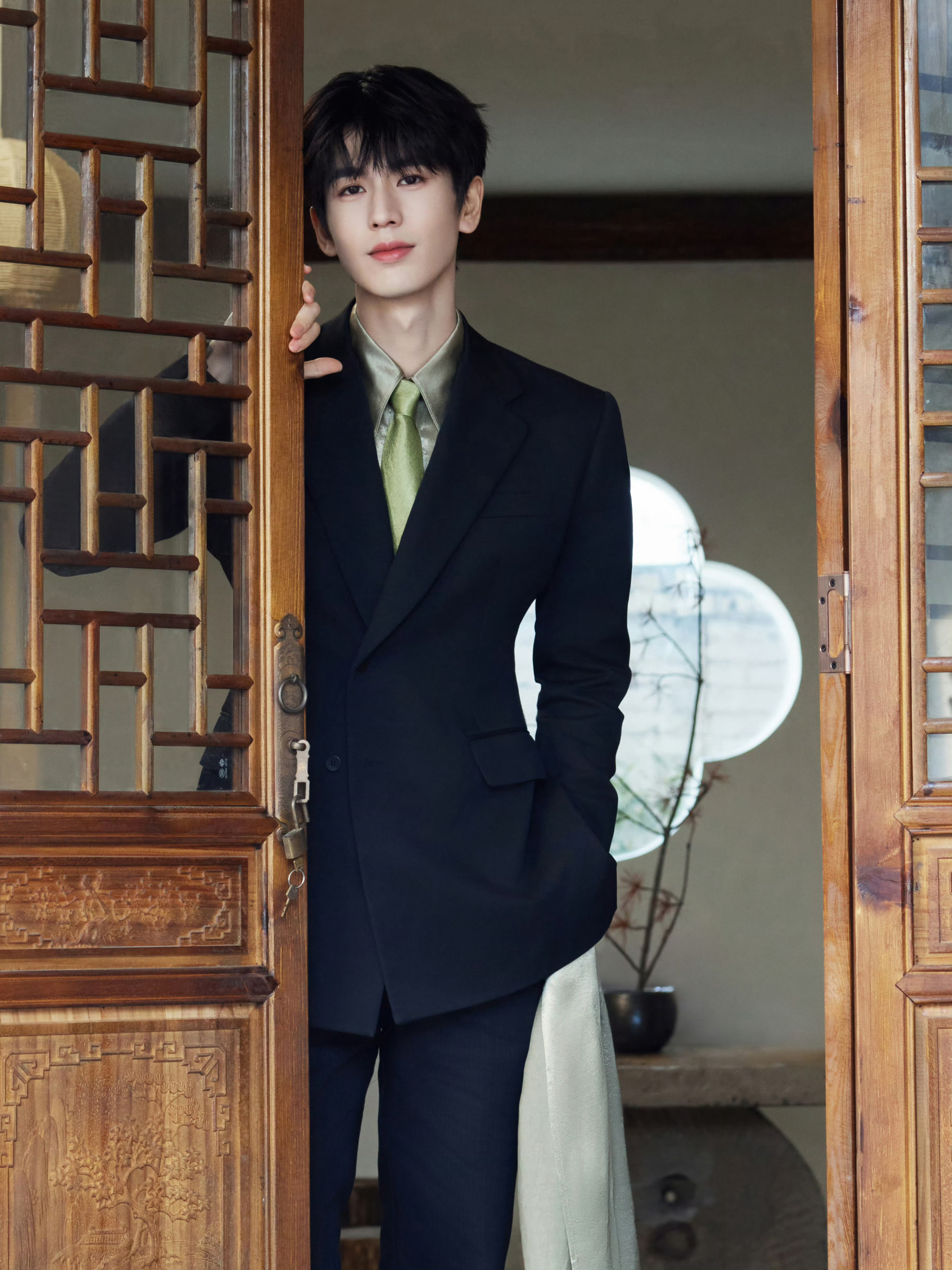 张凌赫 × 微博视界大会 造型大片 📸 ​​​in Sean Suen 202