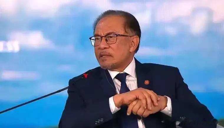 最近，马来西亚的社交媒体掀起大范围舆论风暴，柔佛州森林城市一处名为“网络学校”的