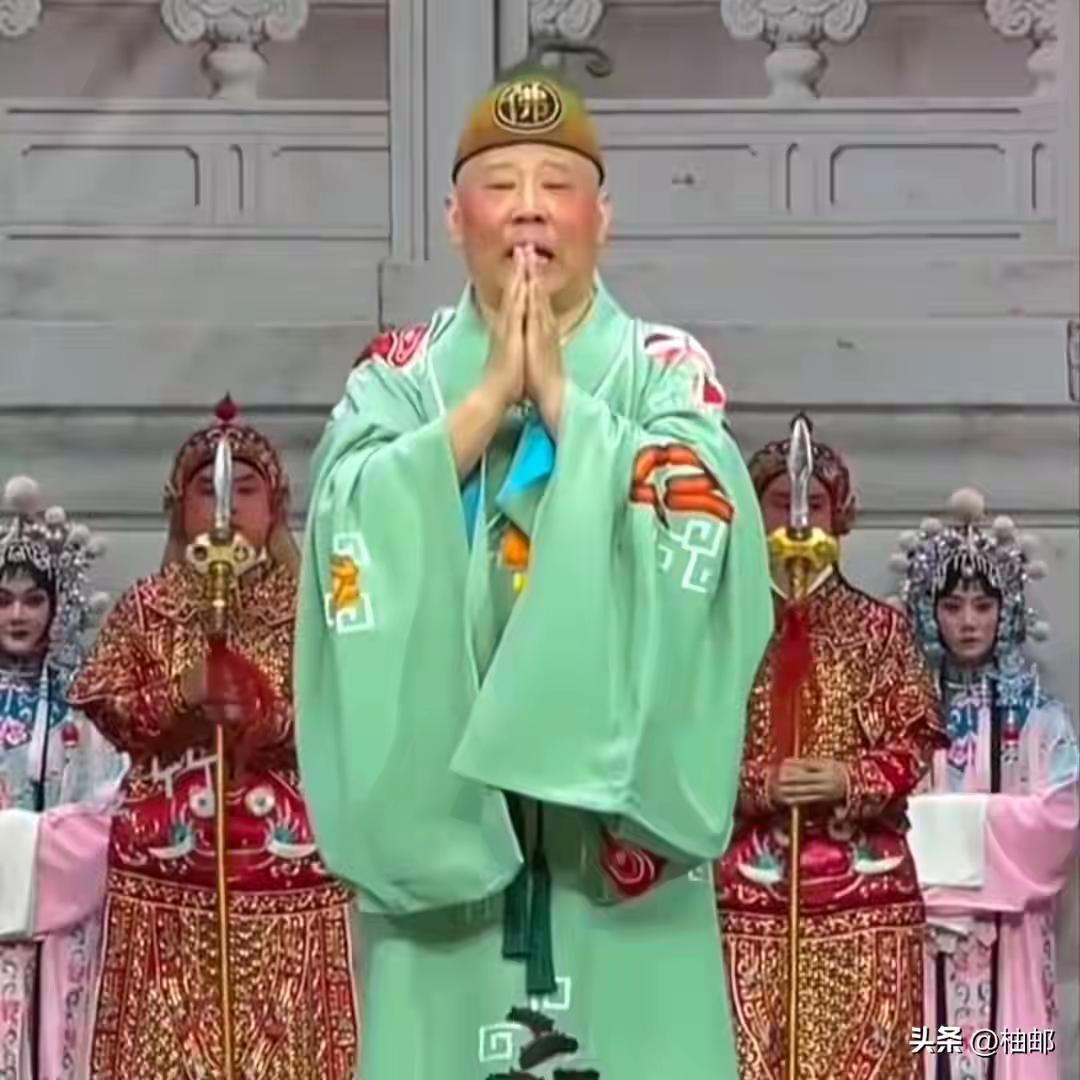 郭德纲的事不简单，居然已经立案了。
他不是什么小角色，而是一个非常出名的艺人。