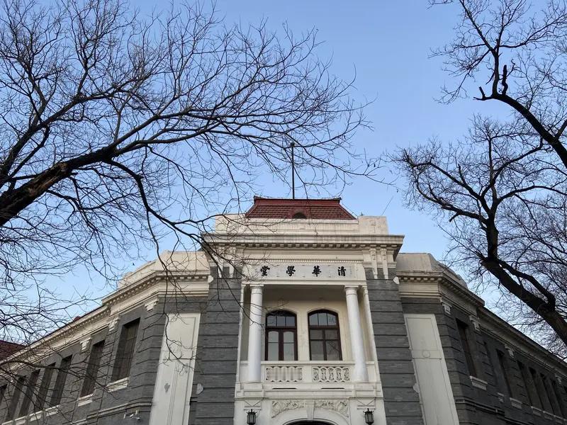 清华食堂物价引热议，低价背后藏何因？近日，清华大学食堂“1.45元买4个菜”的物