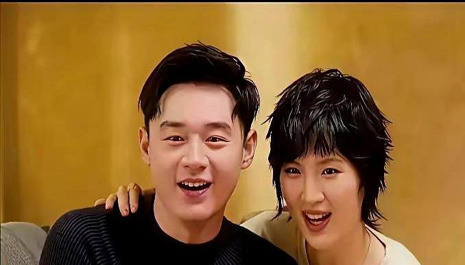 急诊室监控拍到姚安娜NG三次。
装病逃学的视频却24小时涨粉50万。
抱娃娃睡觉