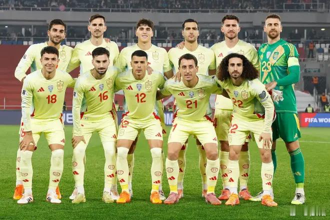 西班牙创造了连续30场不败的纪录，这是属于主教练德拉富恩特的荣誉。此前的纪录是博