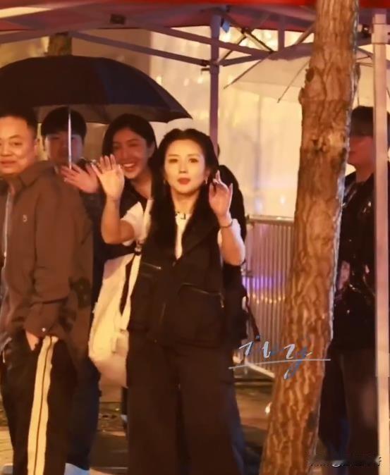 这和刚出道的时候有什么区别？38岁何洁参加湖南卫视《乘风2024》录制，减肥后的