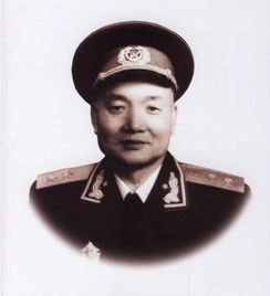 原炮兵副司令员：孔从洲将军