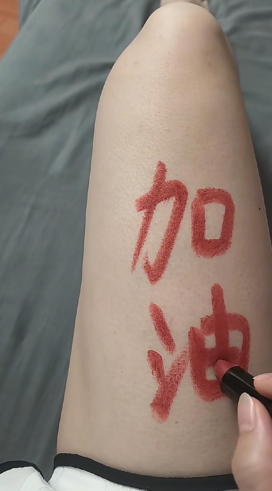 记得一定要去见你想见的人，别总宽慰自己来日方长。

你看时间，它何曾等过谁？
仿