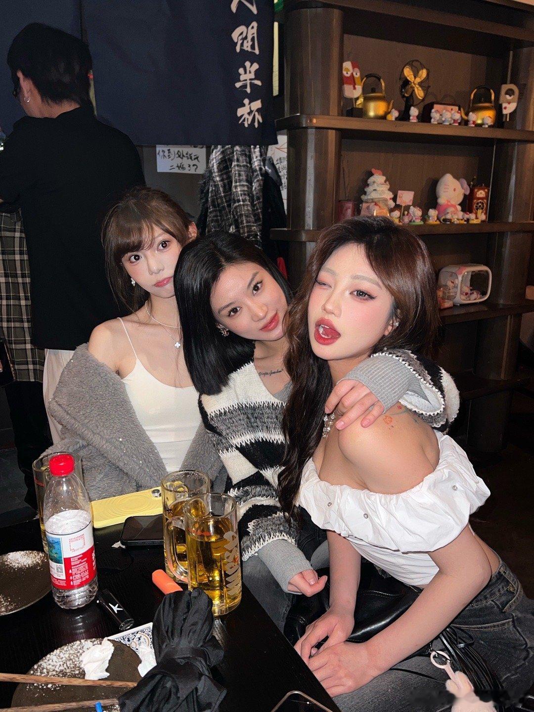 友宝女的𝐷𝑎𝑖𝑙𝑦*🍯🥂👯‍♀️ ​​​