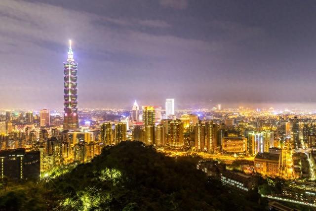 炮火之下见真心，祖国才是台胞最稳的靠山，咱们常说，患难见真情，这话放在海外同胞遇