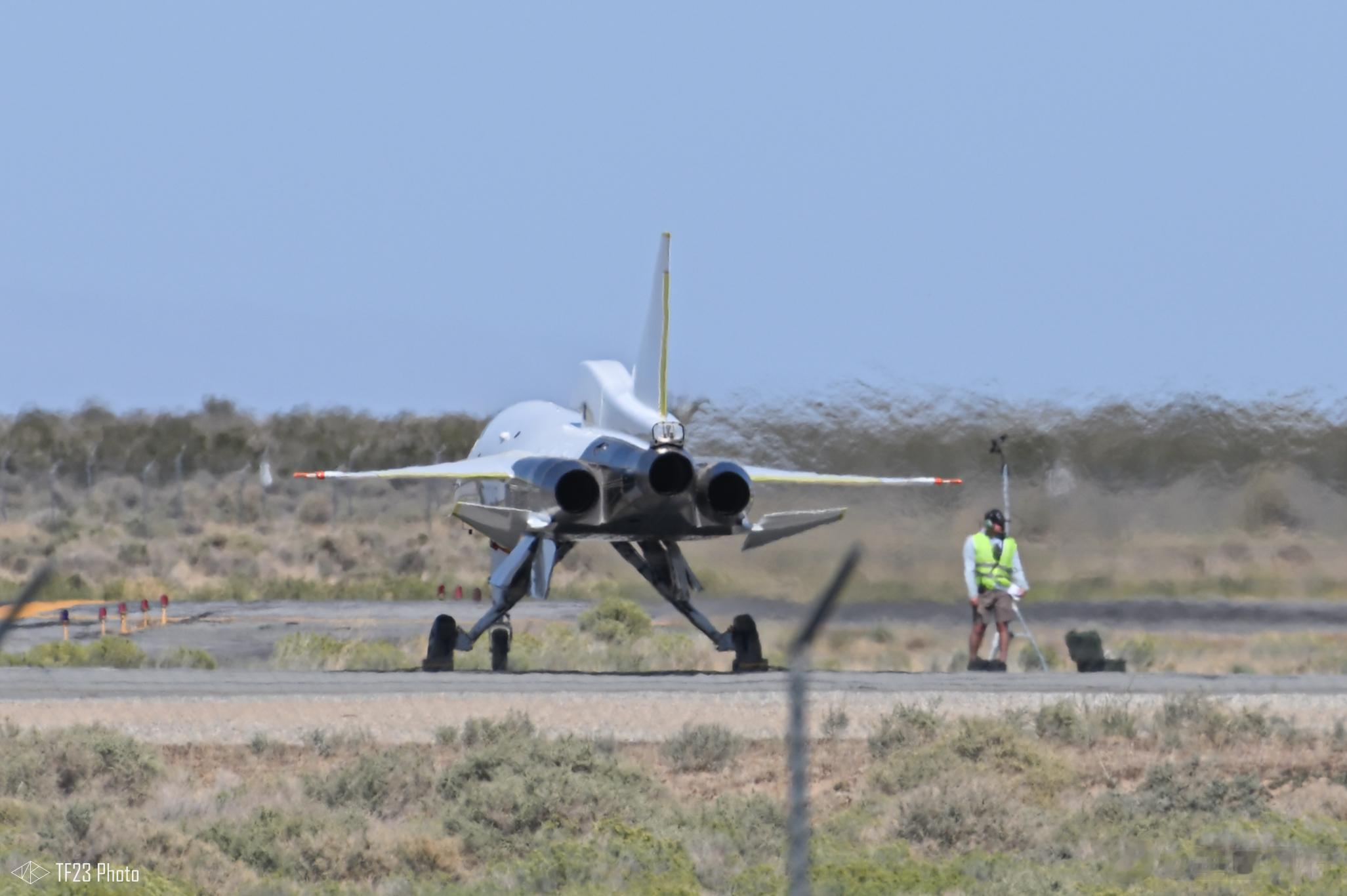 XB-1 上周五在莫哈韦测试了新的进气道#航空[超话]##武器装备[超话]# ​