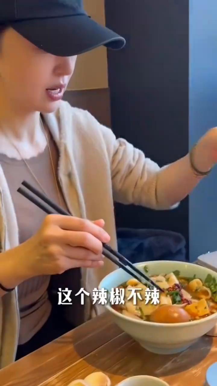 看看刀削面还没等吃，嘴咧开了已经。作为一个大同人怎么推荐传统的肉沫刀削面？一般就