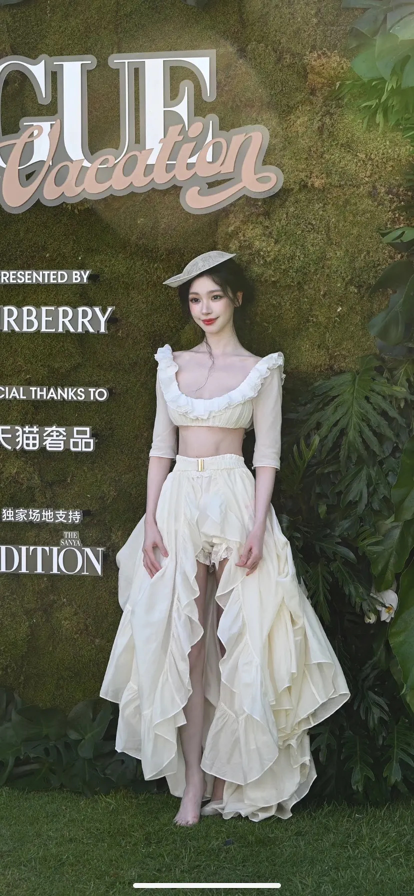 易梦玲真的美我一大跳，每次都好亮眼，好多女明星的造型团队可以学一学了 ​​​