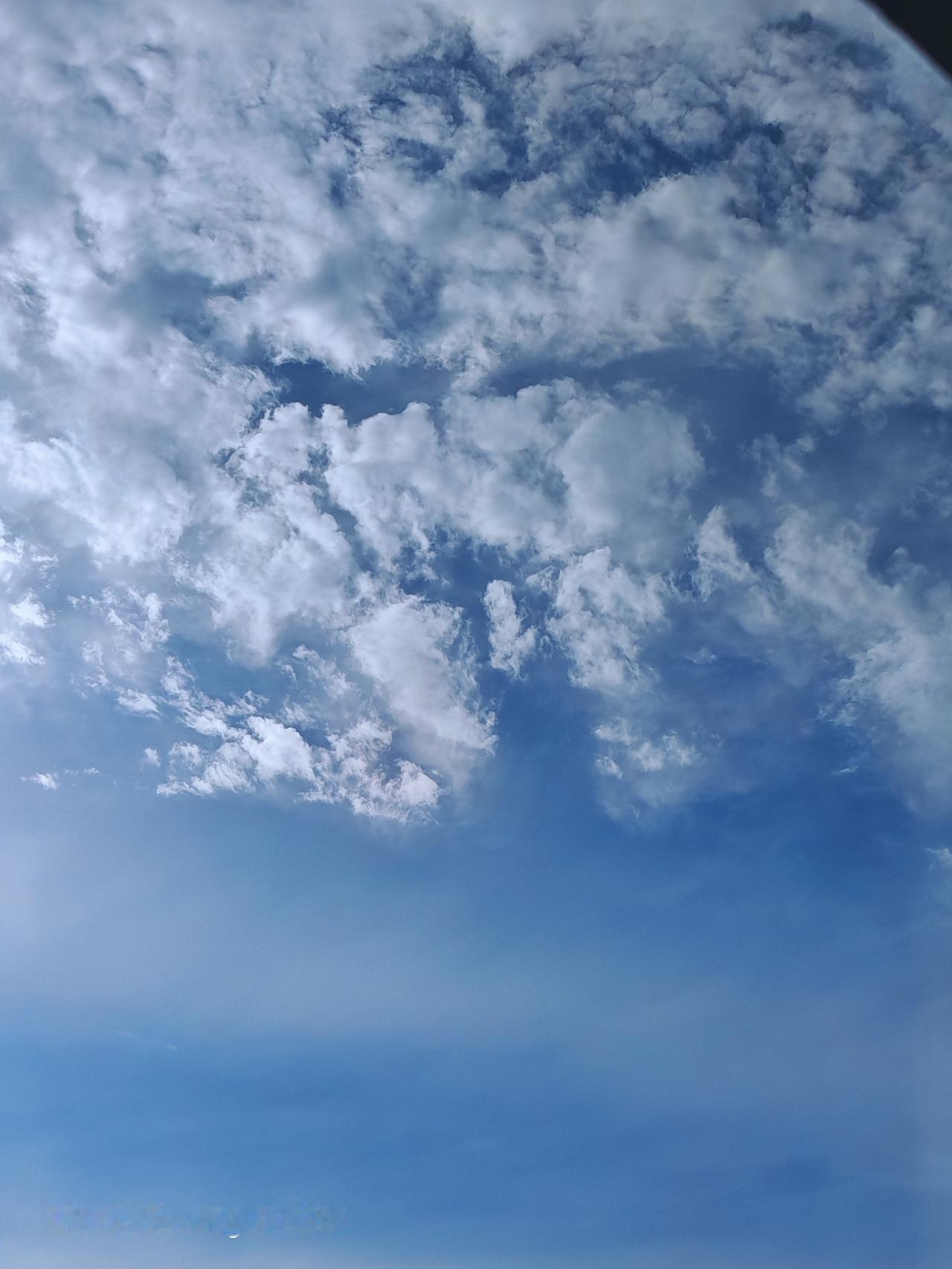 去通州天空之城打卡，那天气真是变化无常，阴云密布。我去的时候，刚到那就阴沉沉的，