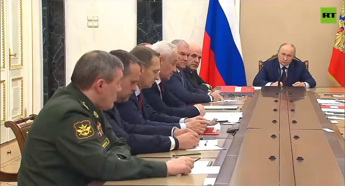 俄防长：俄罗斯应当立即启动全面核试验的筹备工作

11月5日，俄总统普京在克里姆