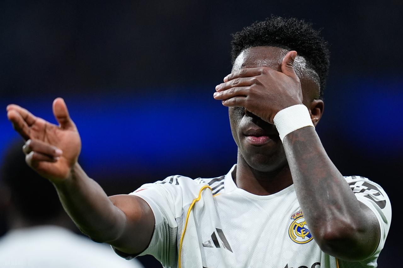 皇马旧将两面派，出售or续约维尼修斯？

赞成出售者表示留姆巴佩坐稳左路，再引进