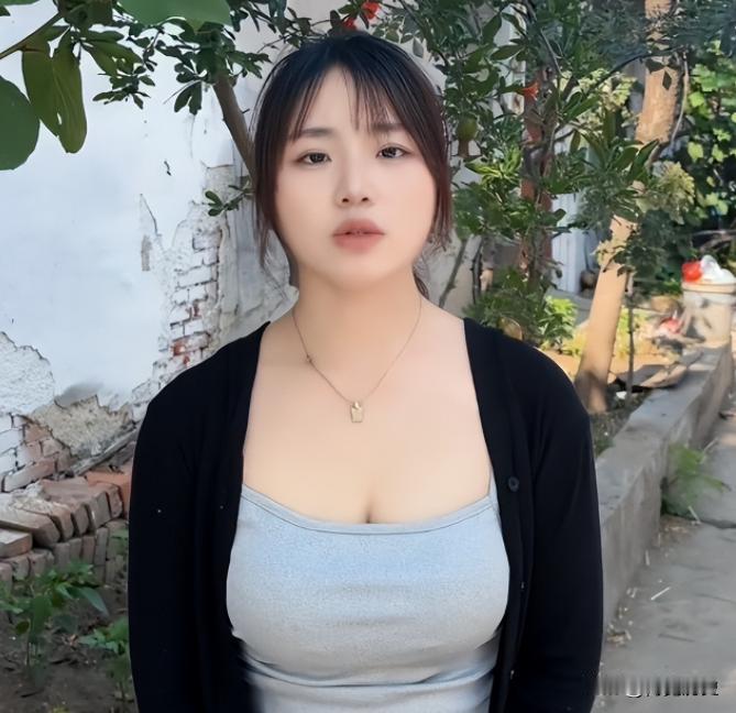 少妇维权陷擦边风波后续！身材傲人吸粉超10万，老公支持，评论辣眼：

一条毫不起
