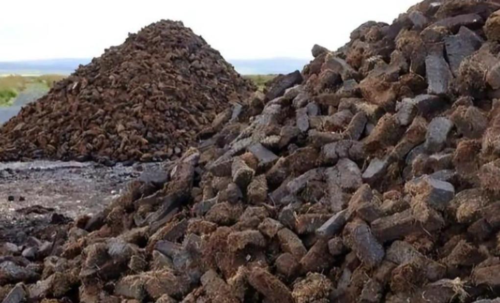 中美巴黎谈判结束没几天，中国又挖出了世界级稀土巨矿





所谓稀土，可不是真