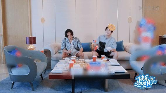 颜人中翻身做秦昊的二把手颜人中选队伍的时候也太果断了吧！别人还在犹豫选哪边，他直