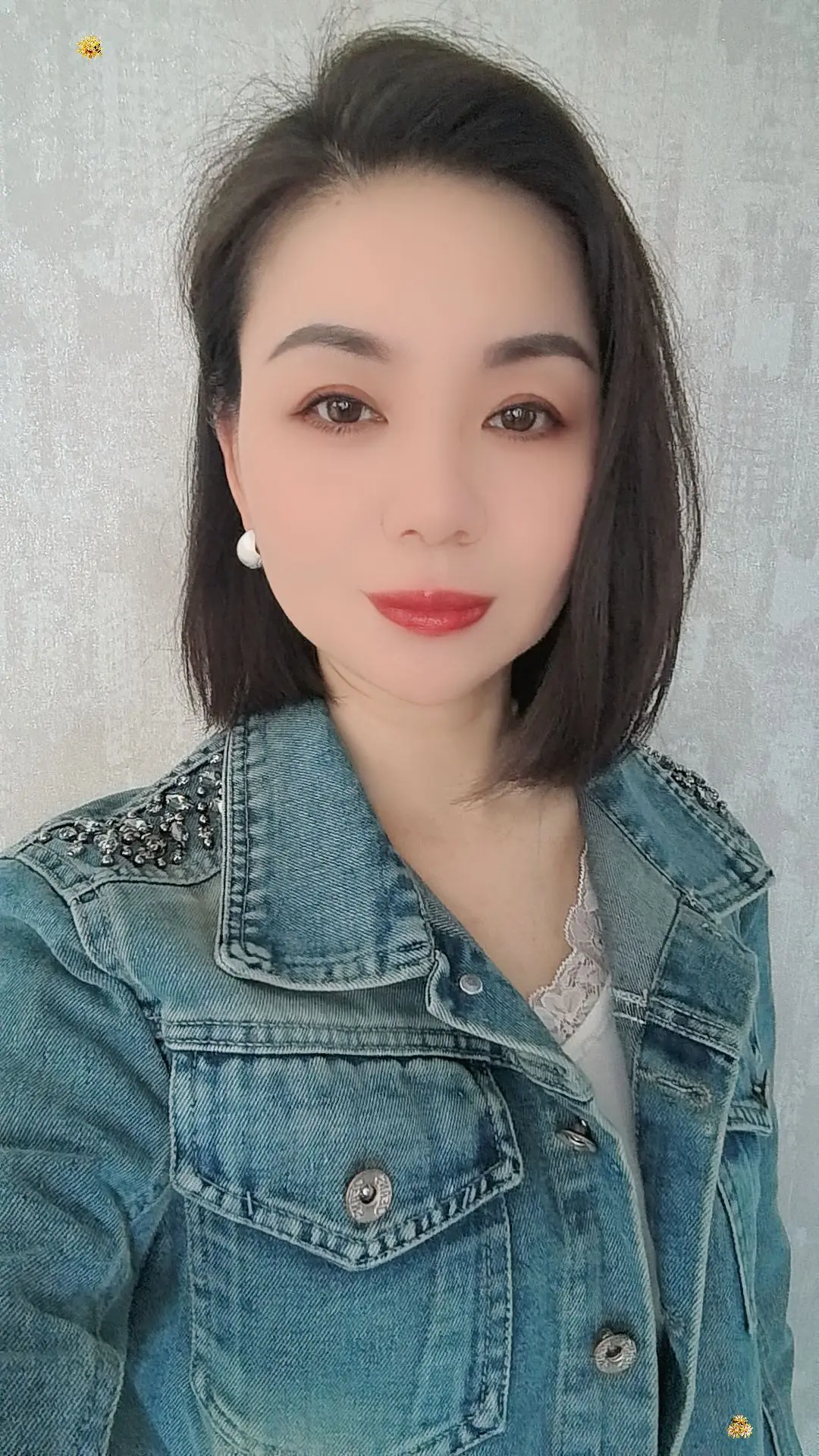 取悦别人不如取悦自己 但愿你的眼睛只看得到笑容 保持善良 做精致女人 努力爱自己