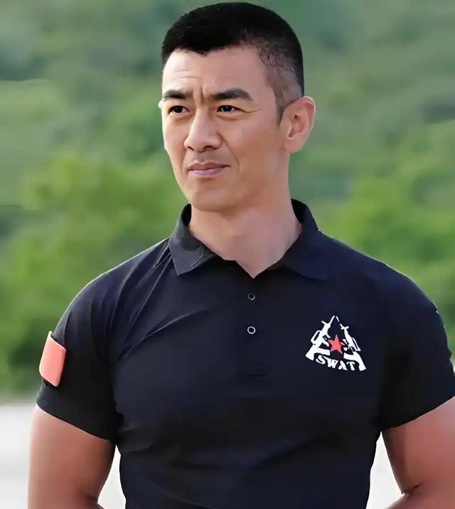 2004年，演员任天野突然接到大11岁继母的电话：“天野，我有了你爸的宝宝，他却