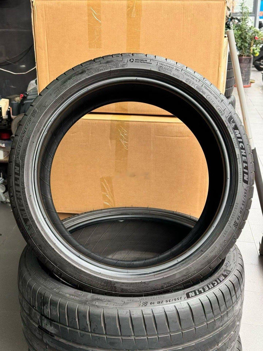 米其林PS 4 ZP 防爆  一前一后 中间有补 225 40 19 2️⃣条 
