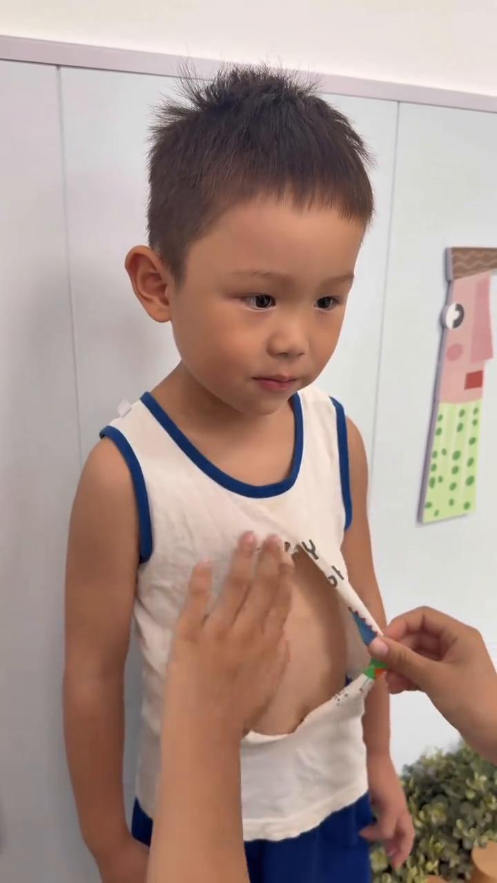 虽然老师不会缝，但是老师会补，也算是给家长一个胶带了。