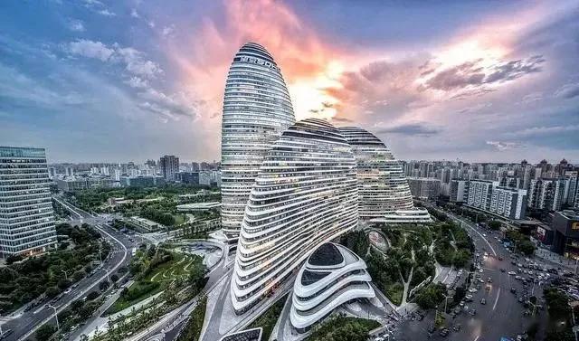 法国美女来到中国，一下飞机立马大呼：这也敢叫发展中国家？

中国作为一个发展中国