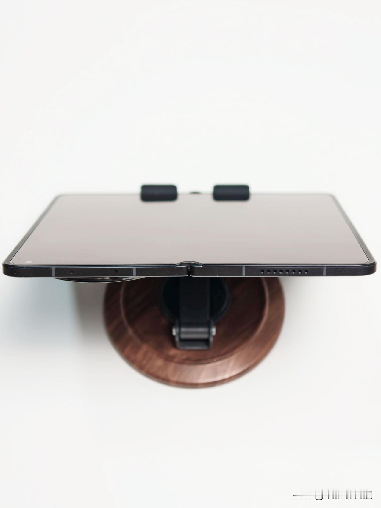 难怪苹果要买来拆机，OPPO这折痕控制确实有点东西~
OPPO Find N6