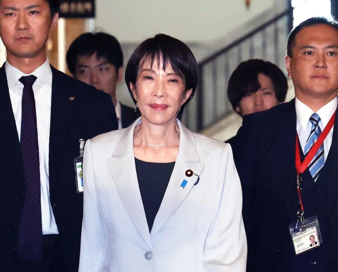 2025年的日本政坛迎来一个大新闻——高市早苗成了日本历史上第一位女首相。

说