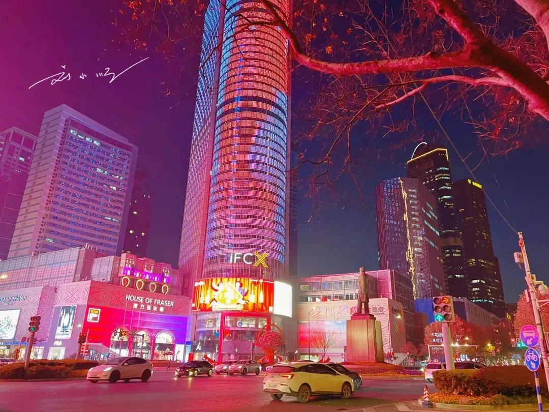 这里不是一线城市，却拥有“中华第一商圈”，你知道是哪里吗？

这里是刘小顺的旅行