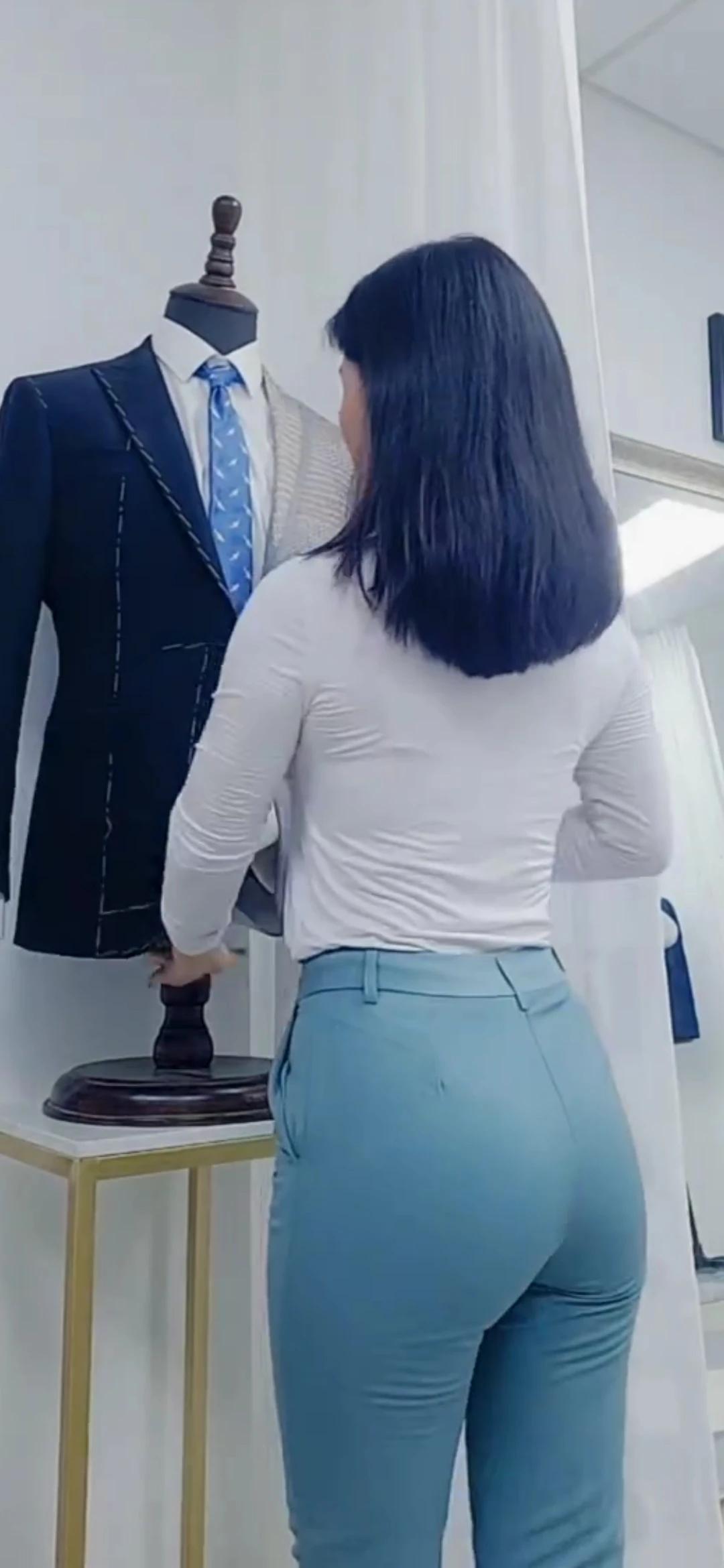 职业装，不仅是职场女性的标志、工作的需要，它更是高贵优雅、时尚简约、前卫魅力的完
