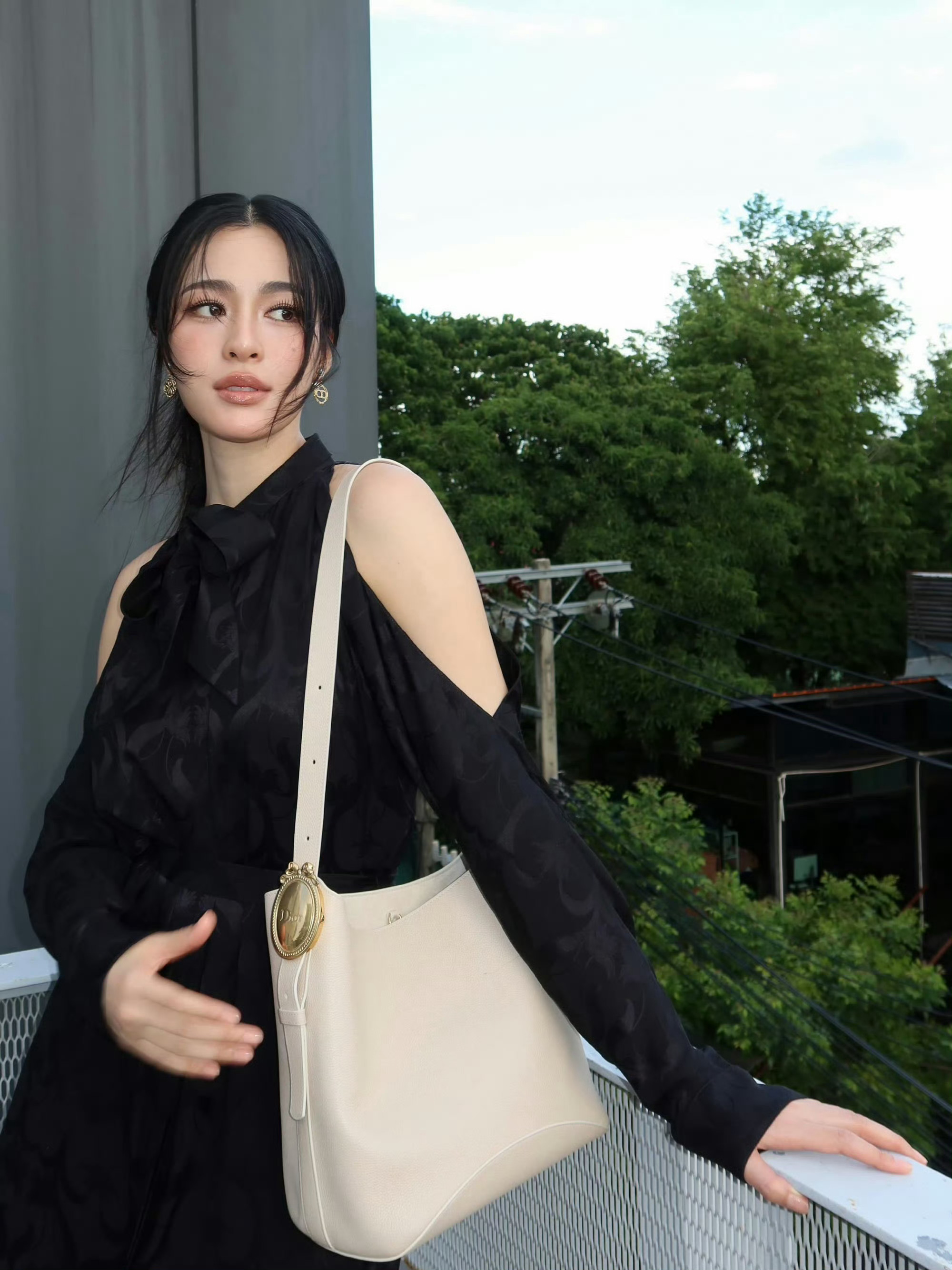品牌大使邝玲玲、Orm Kornnaphat 一组营业新大片，身穿Dior 20