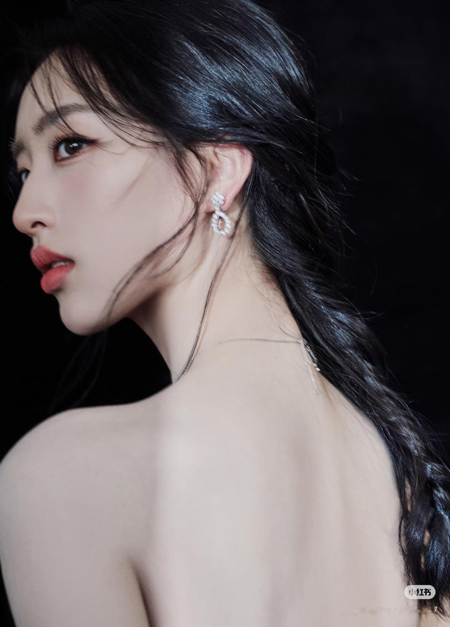 邓恩熙说演高松格的时候很纠结邓恩熙在方圆八百米里的演技挺好的，小姐姐可塑性很好 