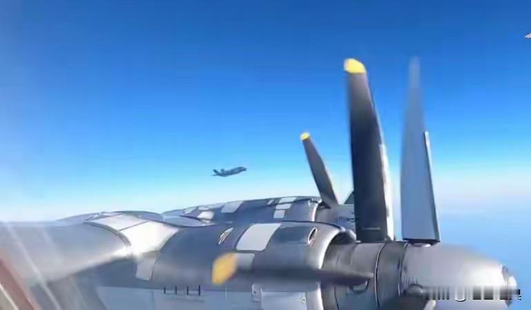 中俄战机抵近东京！

中日紧张对峙之际，中俄军机开启第十次联合演习，而且刷新了抵