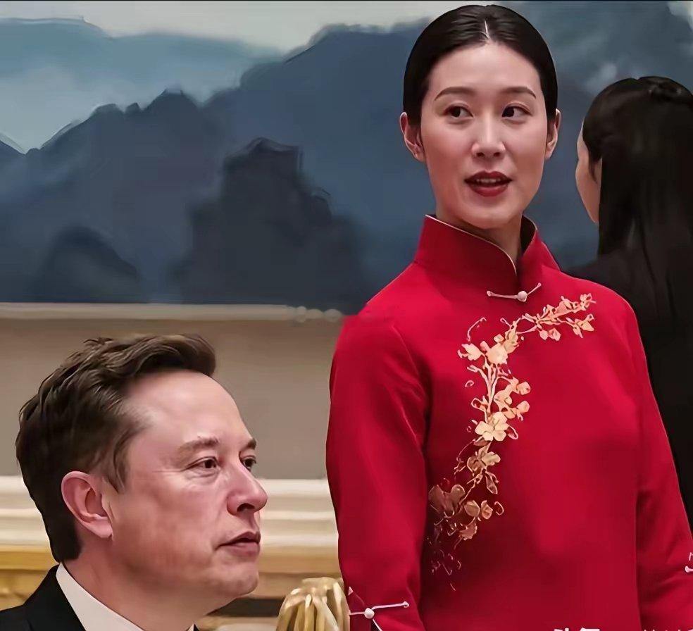 这次国宴，真的没什么夸的了就夸一下服务员吧因为她没有去排队和马斯克合影，也做到了