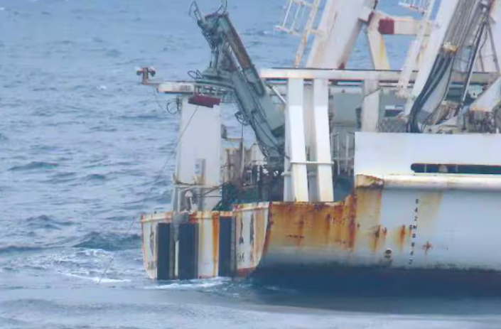 中国海洋科研船“向阳红22”连续三天在钓鱼岛附近海岸活动——由中国海警船伴随日本