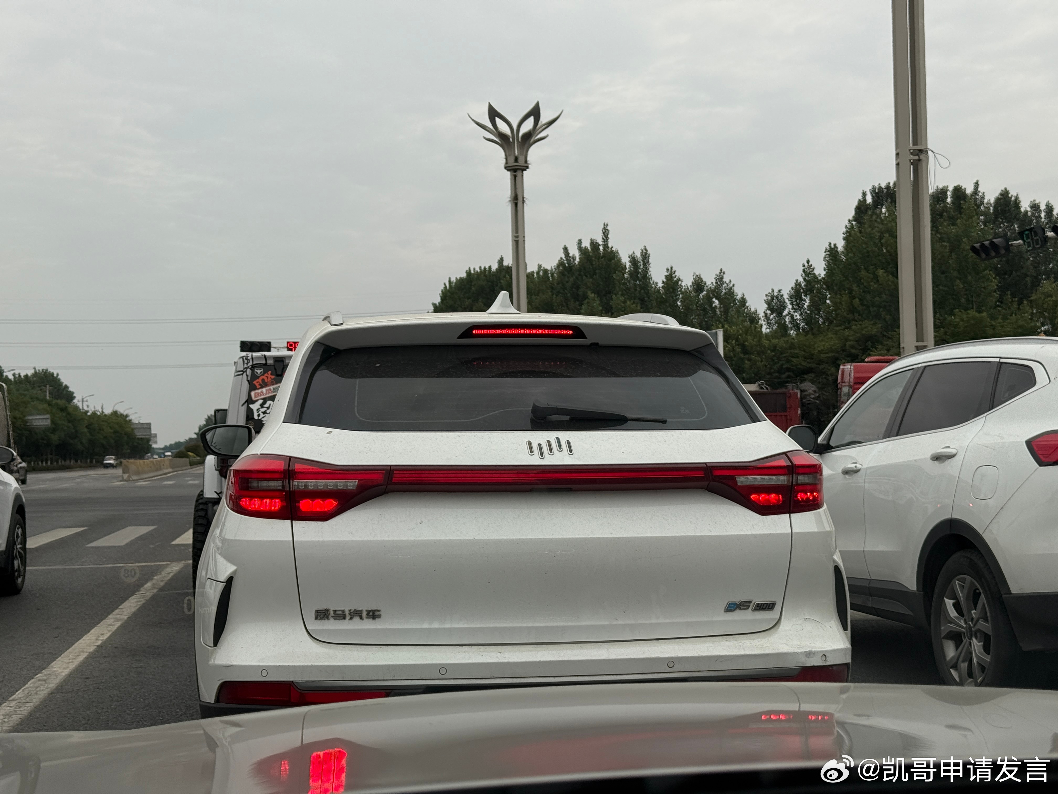 大V聊车[超话]威马汽车宣布复活 偶遇一辆还没上牌的威马？这是二手车吧？有些品牌