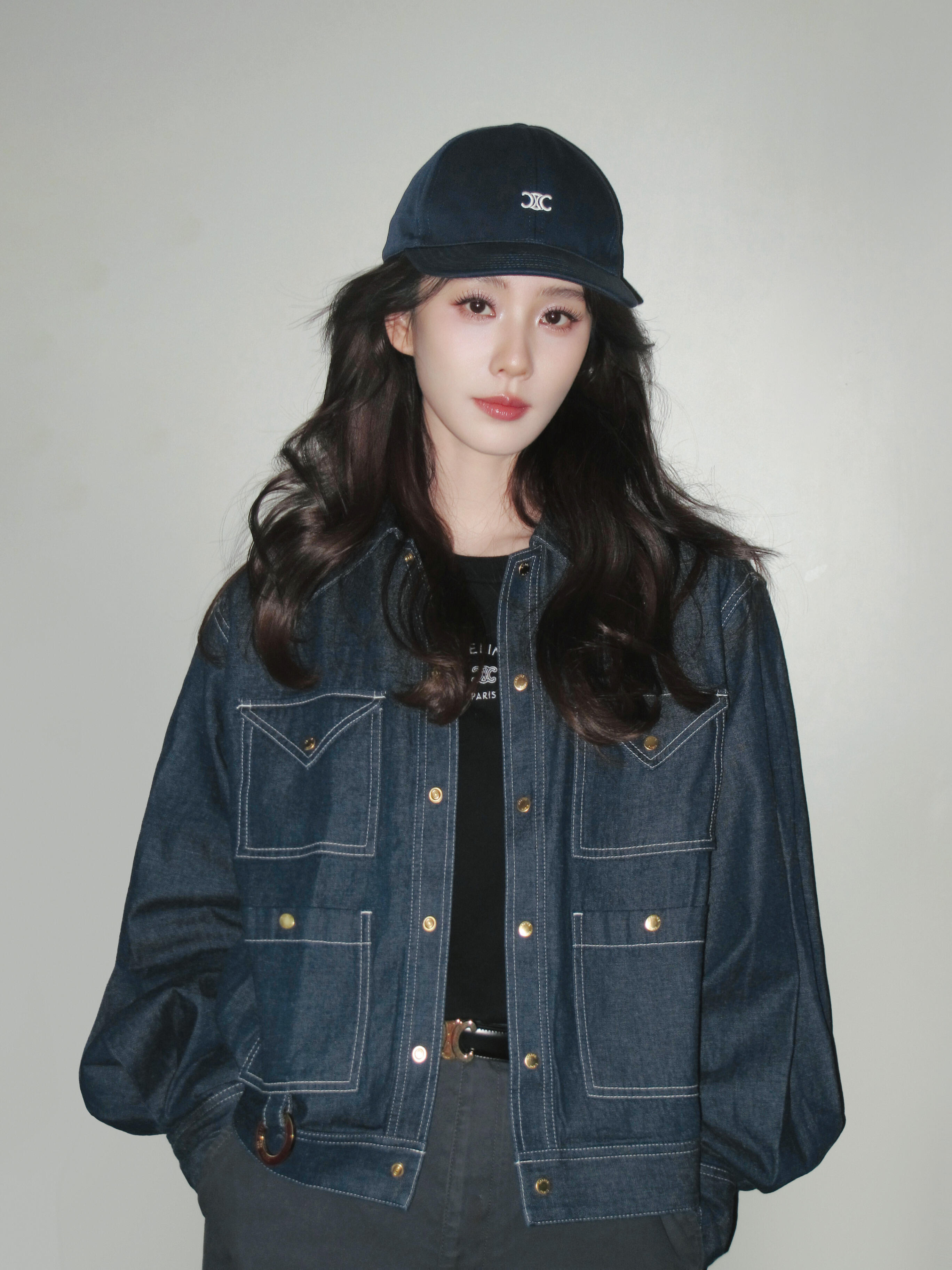 刘诗诗今日营业照又酷又帅的完全老公姐来着 