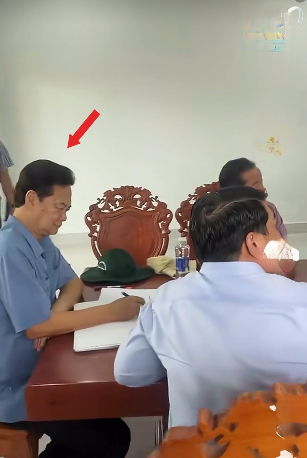 退而不休，阮晋勇还是很操心的！

除了越南的大会和重要典礼，阮晋勇要参加外，其他