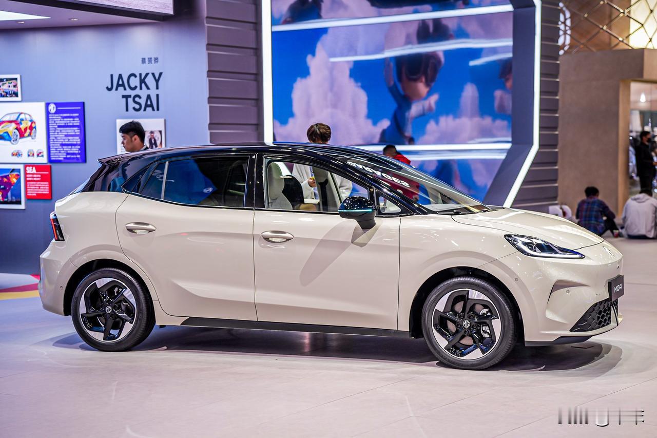 2026款MG4亮相北京车展，直接把入门纯电的性价比卷到了新高度。限时补贴价6.