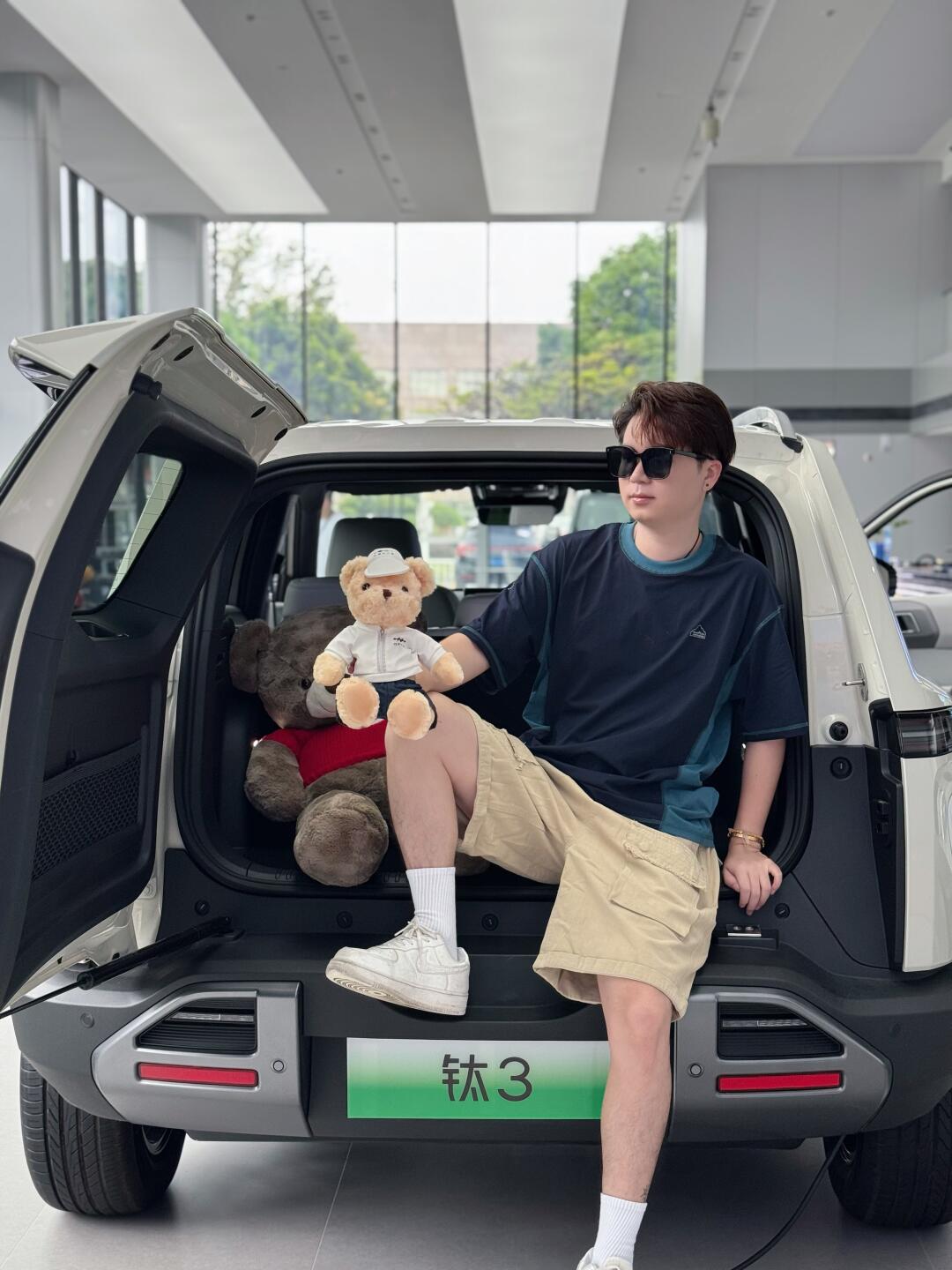 大学生的毕业的第一台车！勇闯试驾方程豹！