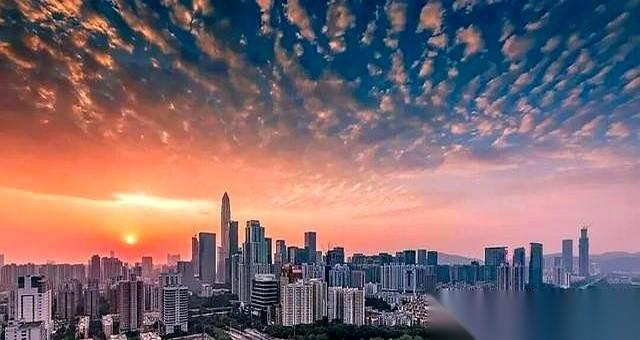 说真的，每次看合肥的新闻，都有一种不真实感。
一个在经开区车企的朋友，前两天发了