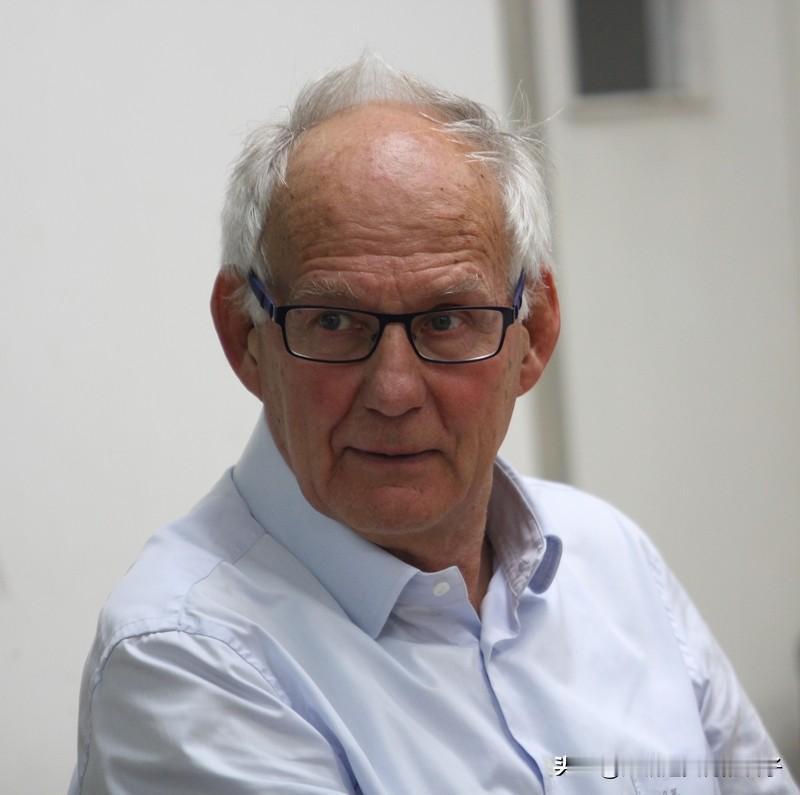 哲学到底解决现实中什么问题? 哲学到底解决现实中什么问题？它虽不给具体操作方案，