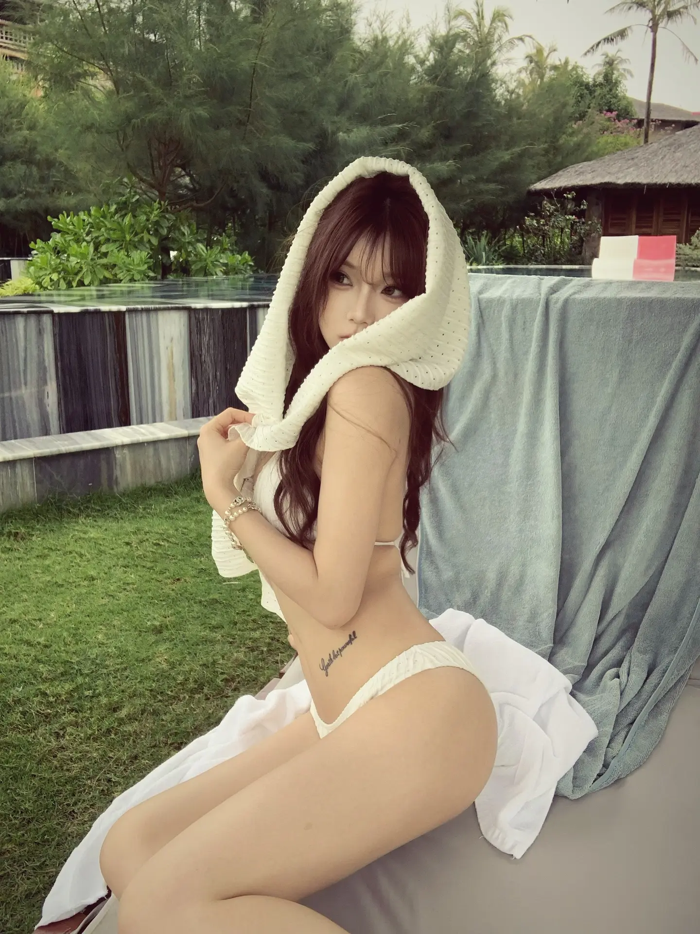 海边穿搭无任何不良引导