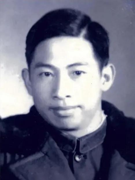 1956年，中南大学学生王明健在毕业前一天，突然被两名没有任何军衔与职务的神秘军