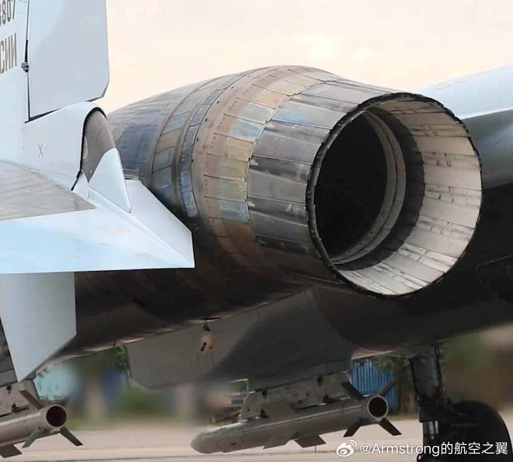 苏-35S挂R-77M空空导弹新图 ​​​
