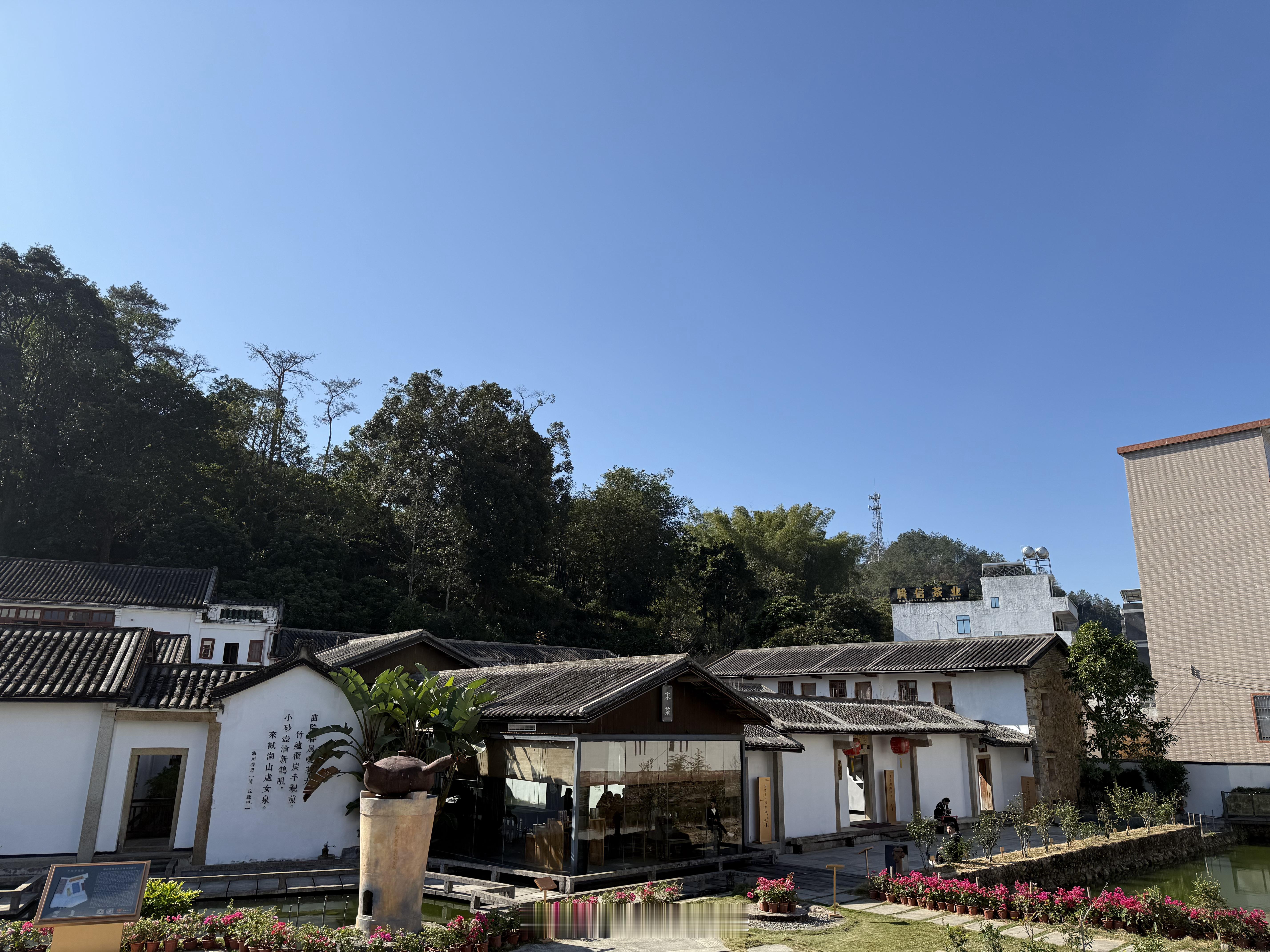 军工、航天连续调整三天了，今天高开低走绿了。我有一种按耐不住寂寞了，想抄底…但在