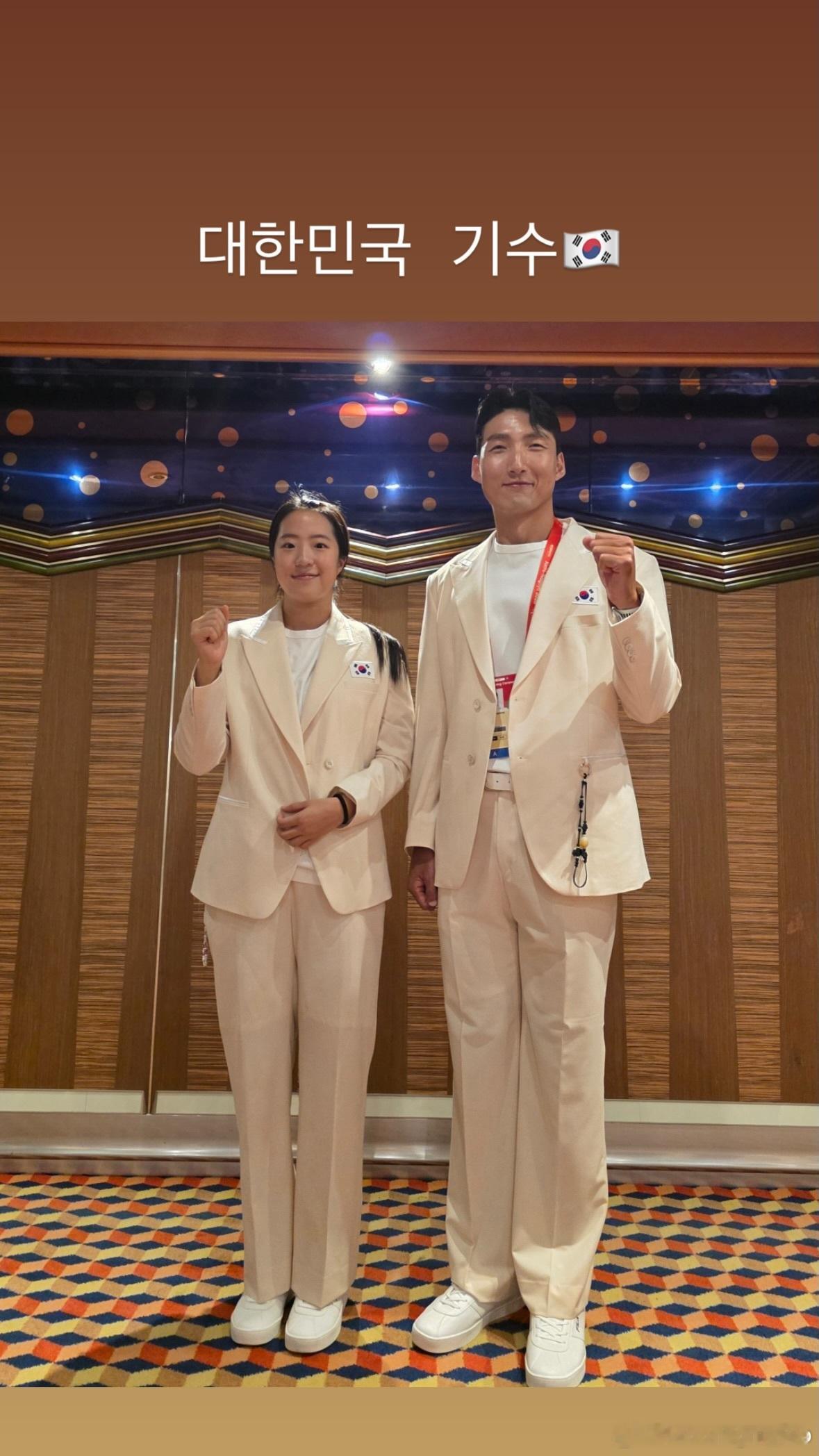 亚运会[超话] 🇰🇷韩国代表团开幕式旗手乒乓球选手申裕斌、赛艇选手金东龙 ​